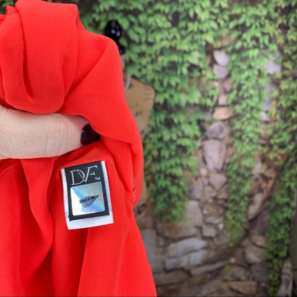 DIANE VON FURSTENBERG Crepe Slice Sleeveless Poppy Colored Top, 0 - Picture 13 of 15